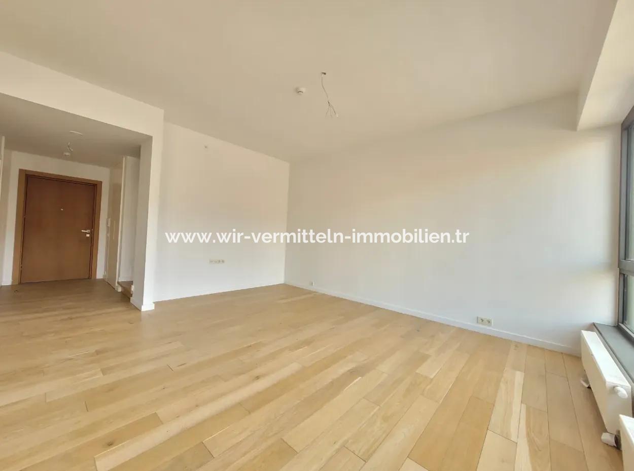 Leerstehendes İncek Loft Zum Verkauf 2+1 Maisonette-Wohnung Mit Stadtblick Im 1. Stock