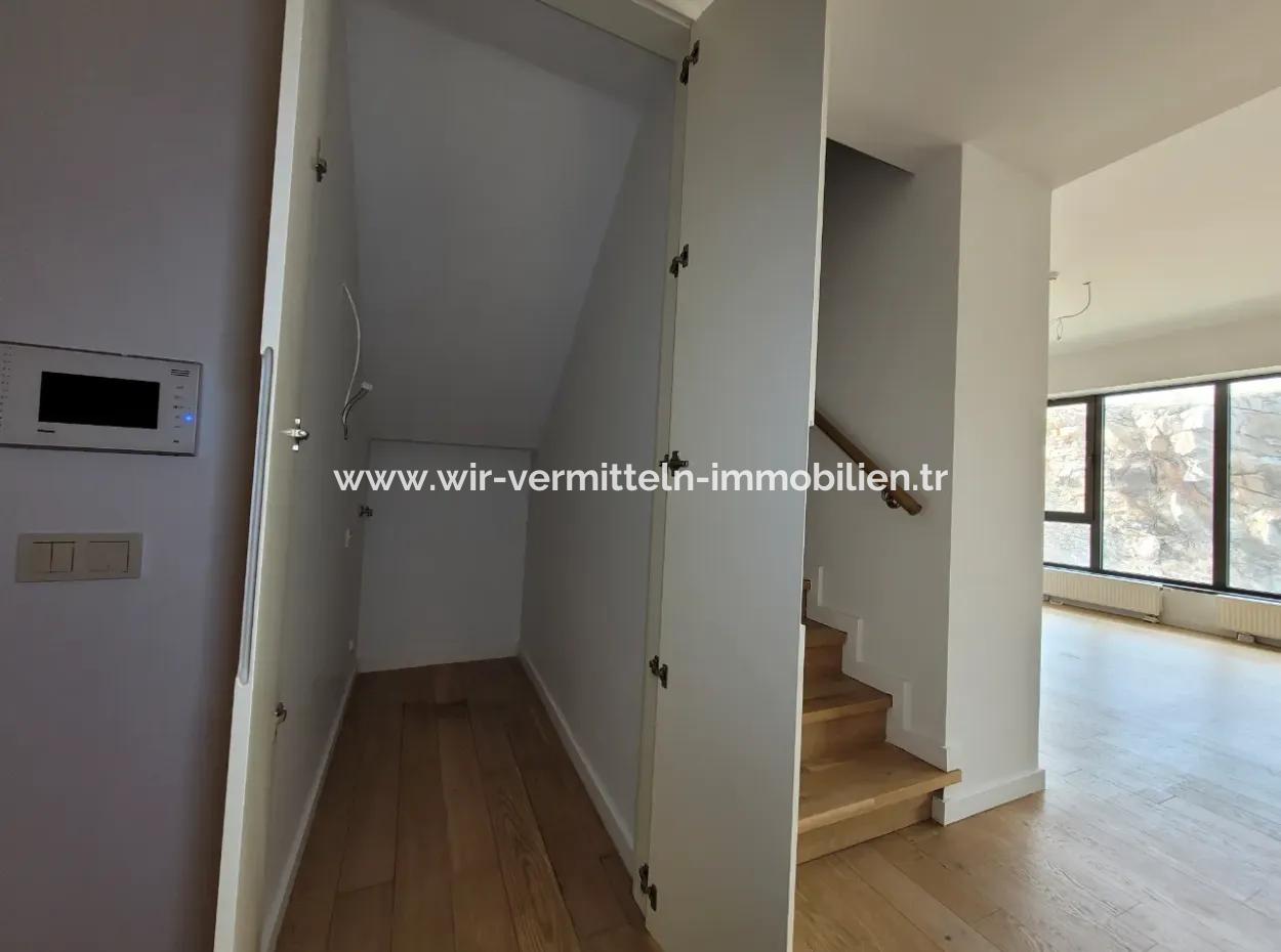Leerstehendes İncek Loft Zum Verkauf 2+1 Maisonette-Wohnung Mit Stadtblick Im 1. Stock