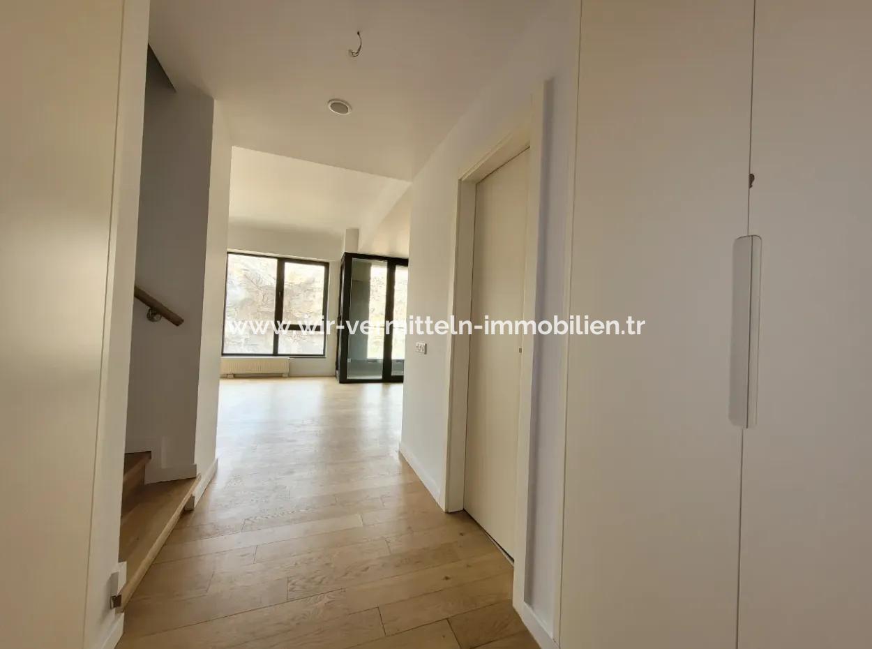 Leerstehendes İncek Loft Zum Verkauf 2+1 Maisonette-Wohnung Mit Stadtblick Im 1. Stock
