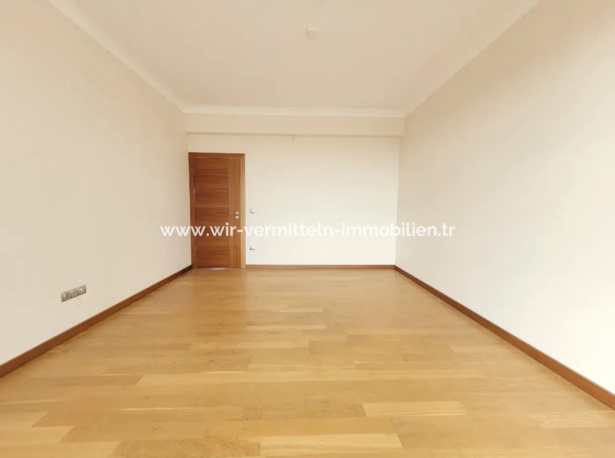 4+1 207 M² Wohnung Mit Seeblick Zum Verkauf Im Vacant İncek Nata