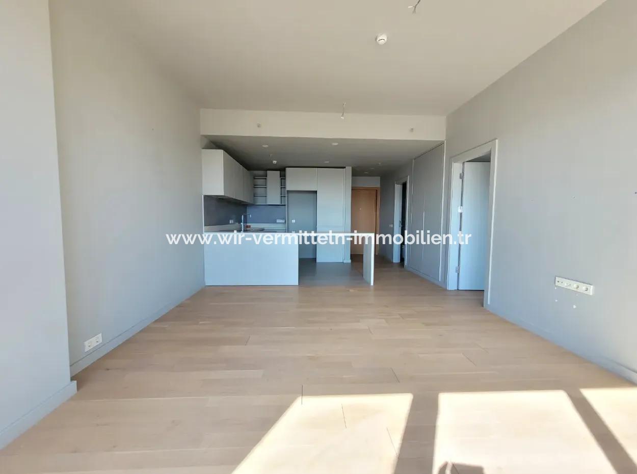 Leeres İncek Loft 1+1  Wohnung Im 11. Stock Mit Seeblick Zu Vermieten