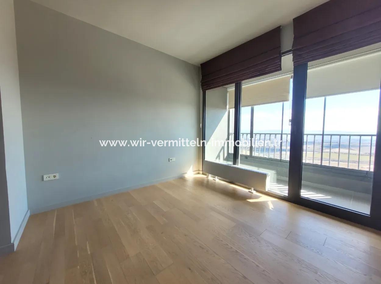 Leeres İncek Loft 1+1  Wohnung Im 11. Stock Mit Seeblick Zu Vermieten