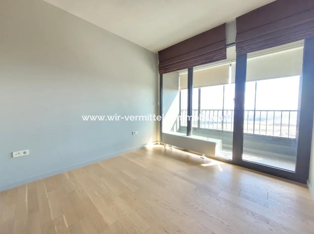 Leeres İncek Loft 1+1  Wohnung Im 11. Stock Mit Seeblick Zu Vermieten