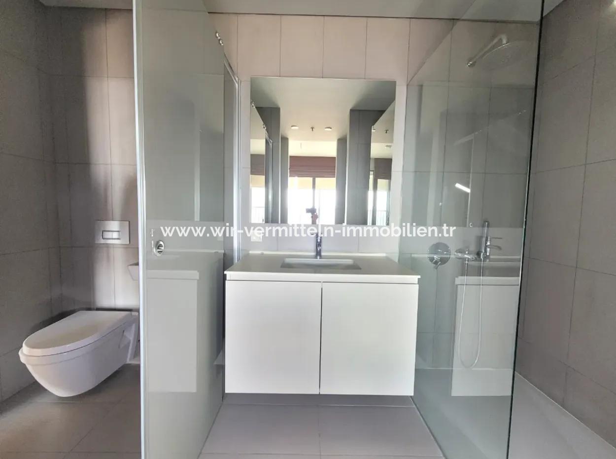 Leeres İncek Loft 1+1  Wohnung Im 11. Stock Mit Seeblick Zu Vermieten