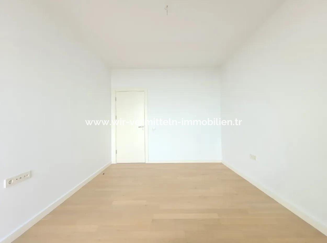 Leeres İncek Loft Zum Verkauf Terrasse 4+1 Blick Auf Mogan 146 M² Wohnung Im 1. Stock