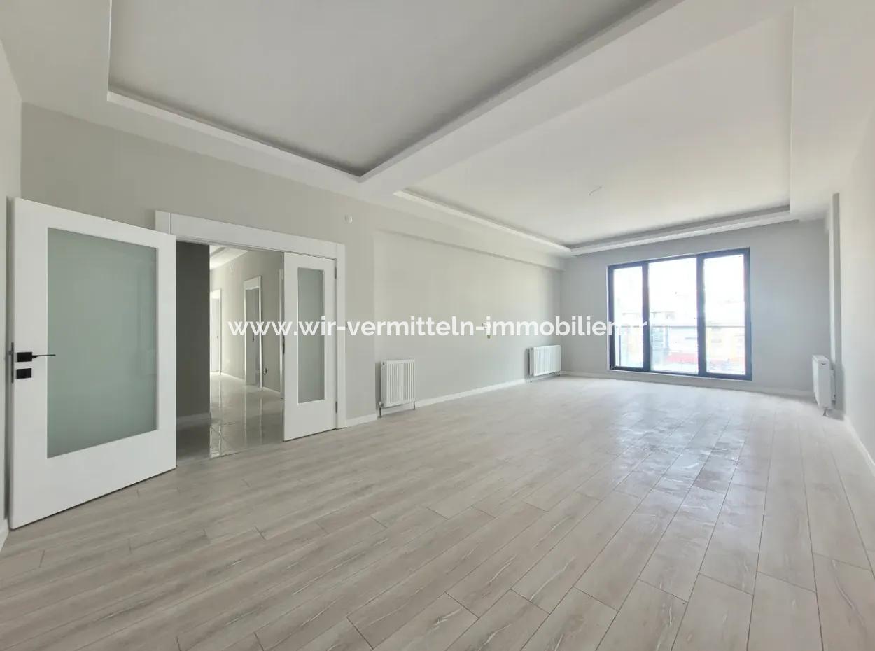 Geeignet Für Staatsbürger. Luxuriöse 200 M² Große Wohnung Im Mittleren Stockwerk Mit Parkblick Im Viertel Bahçelievler, Gölbaşı, Ankara Zu Verkaufen.