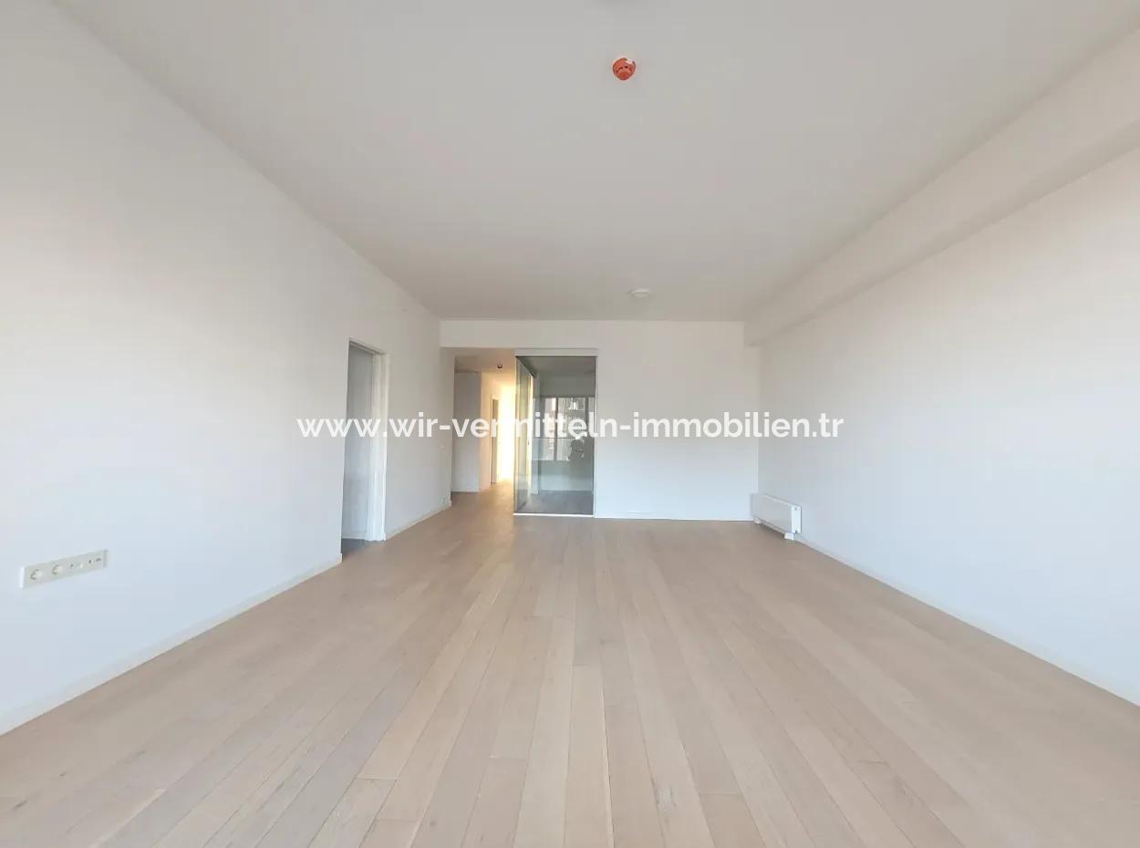 2,5+1 Mieterlose Wohnung Mit Blick Auf Die Landschaft Zum Verkauf Im İncek Loft-Komplex