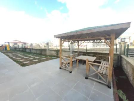 Geeignet Für Staatsbürger. Luxuriöse 200 M² Große Wohnung Im Mittleren Stockwerk Mit Parkblick Im Viertel Bahçelievler, Gölbaşı, Ankara Zu Verkaufen.