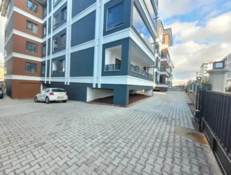 Geeignet Für Staatsbürger. Luxuriöse 200 M² Große Wohnung Im Mittleren Stockwerk Mit Parkblick Im Viertel Bahçelievler, Gölbaşı, Ankara Zu Verkaufen.