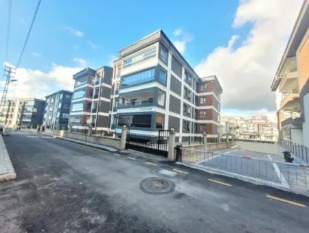 Geeignet Für Staatsbürger. Luxuriöse 200 M² Große Wohnung Im Mittleren Stockwerk Mit Parkblick Im Viertel Bahçelievler, Gölbaşı, Ankara Zu Verkaufen.