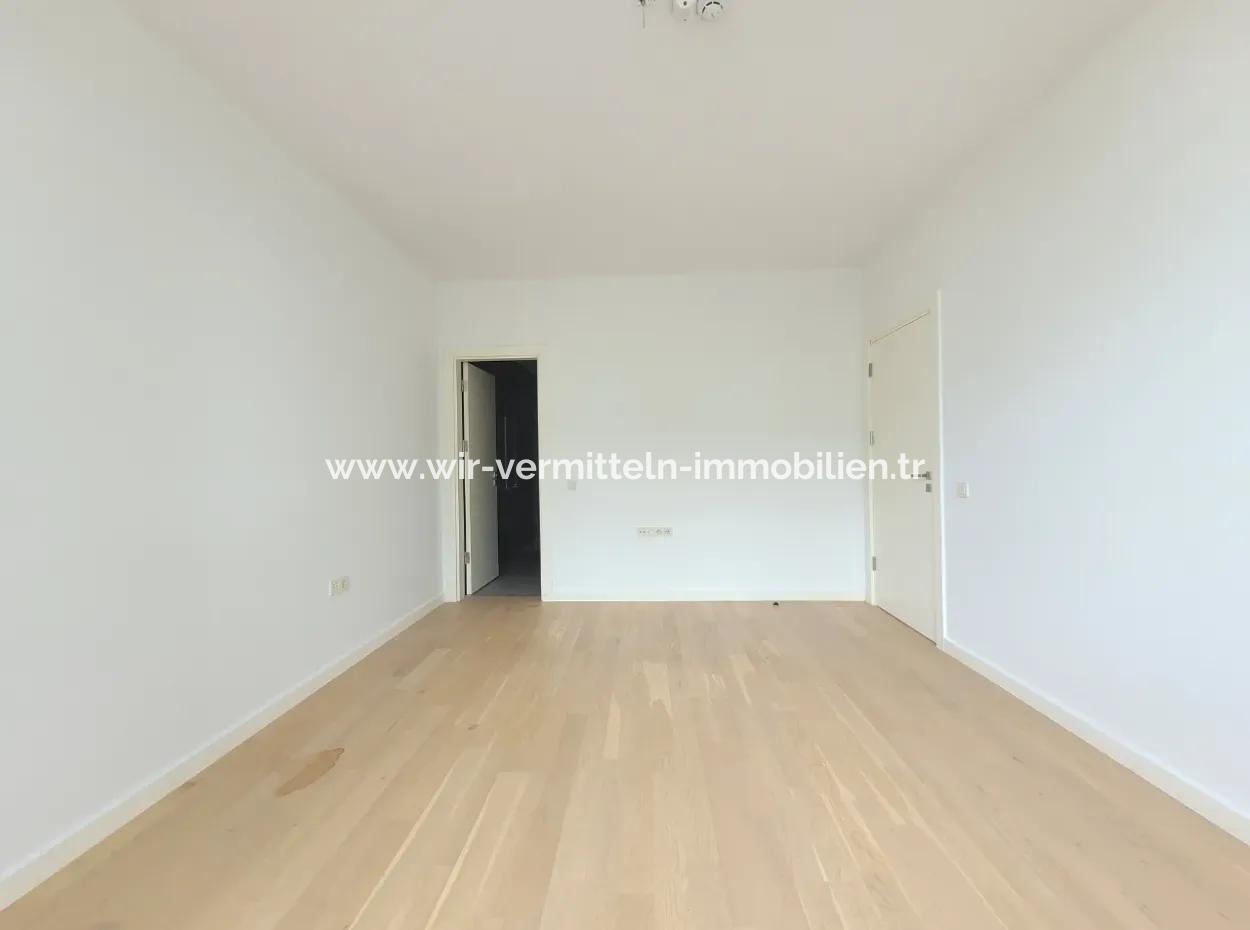 5,5+1 Duplex 5Th Floor Tenantless Apartment With Landscape View For Sale In İncek Loft Complex