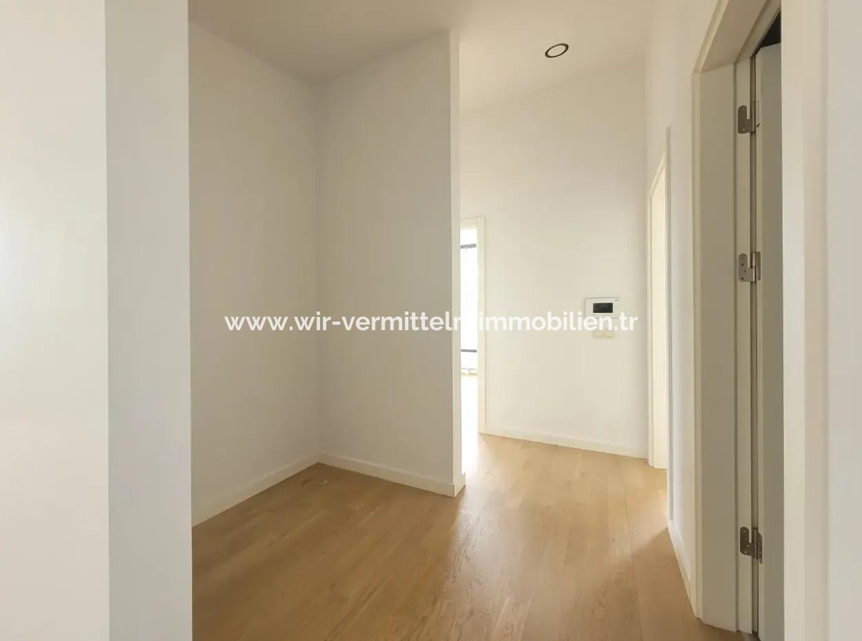 5,5+1 Duplex 5Th Floor Tenantless Apartment With Landscape View For Sale In İncek Loft Complex