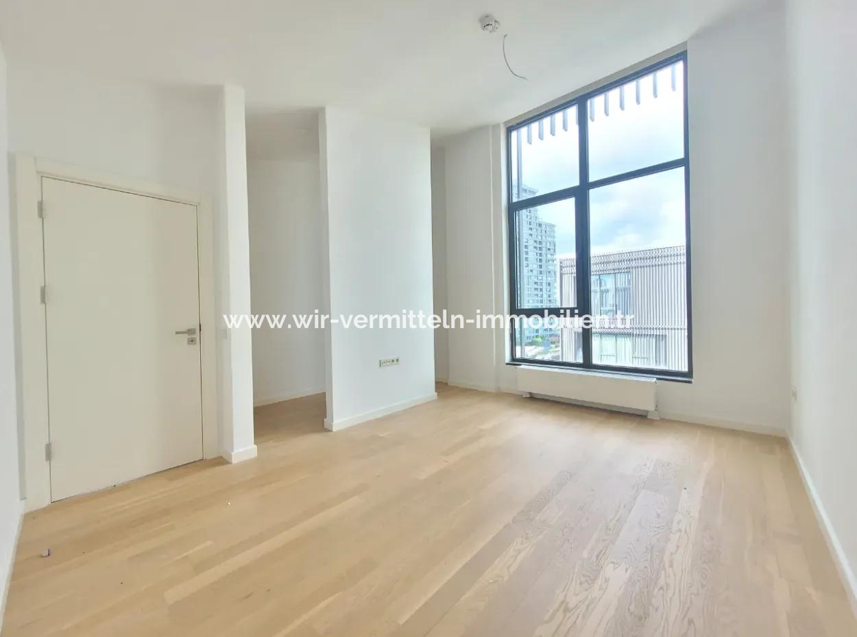 5,5+1 Duplex 5Th Floor Tenantless Apartment With Landscape View For Sale In İncek Loft Complex
