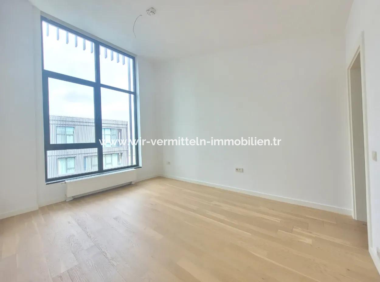 5,5+1 Duplex 5Th Floor Tenantless Apartment With Landscape View For Sale In İncek Loft Complex