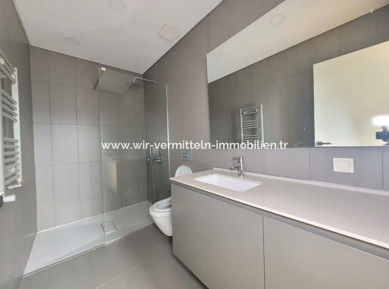 5,5+1 Duplex 5Th Floor Tenantless Apartment With Landscape View For Sale In İncek Loft Complex