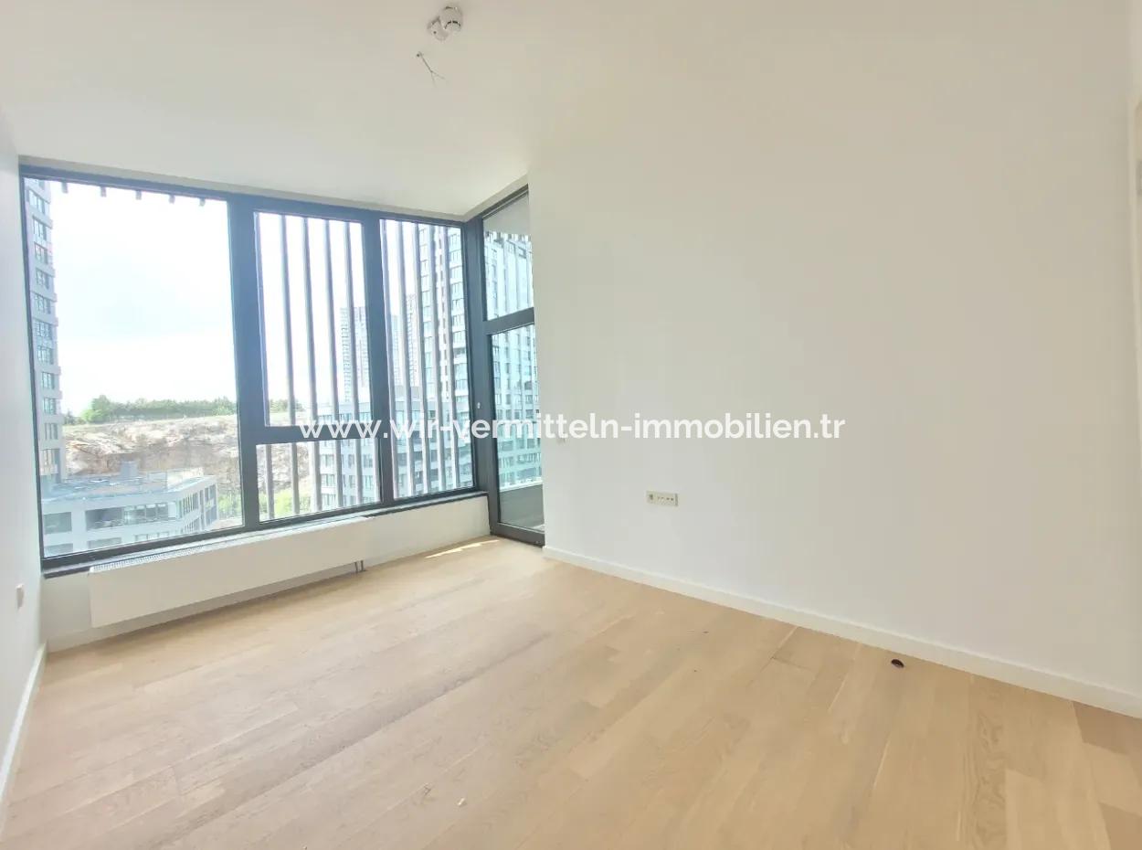 5,5+1 Duplex 5Th Floor Tenantless Apartment With Landscape View For Sale In İncek Loft Complex