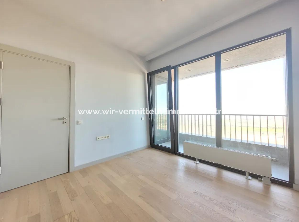 Vacant İncek Loft For Sale 1+1 2Nd Floor Apartment With Lake View