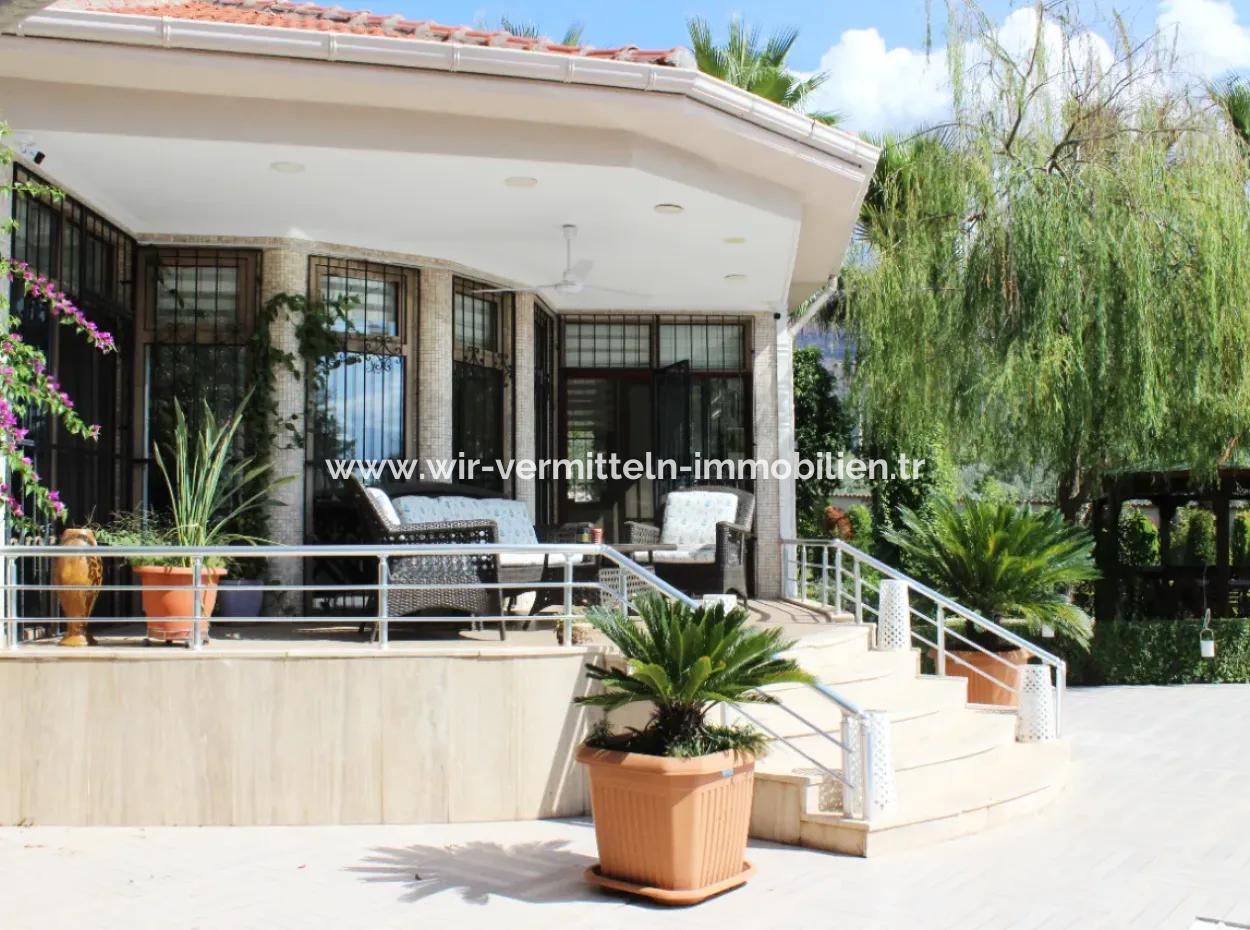 Luxury Villa With Pool In 1458 M² Land For Sale In Köyceğiz