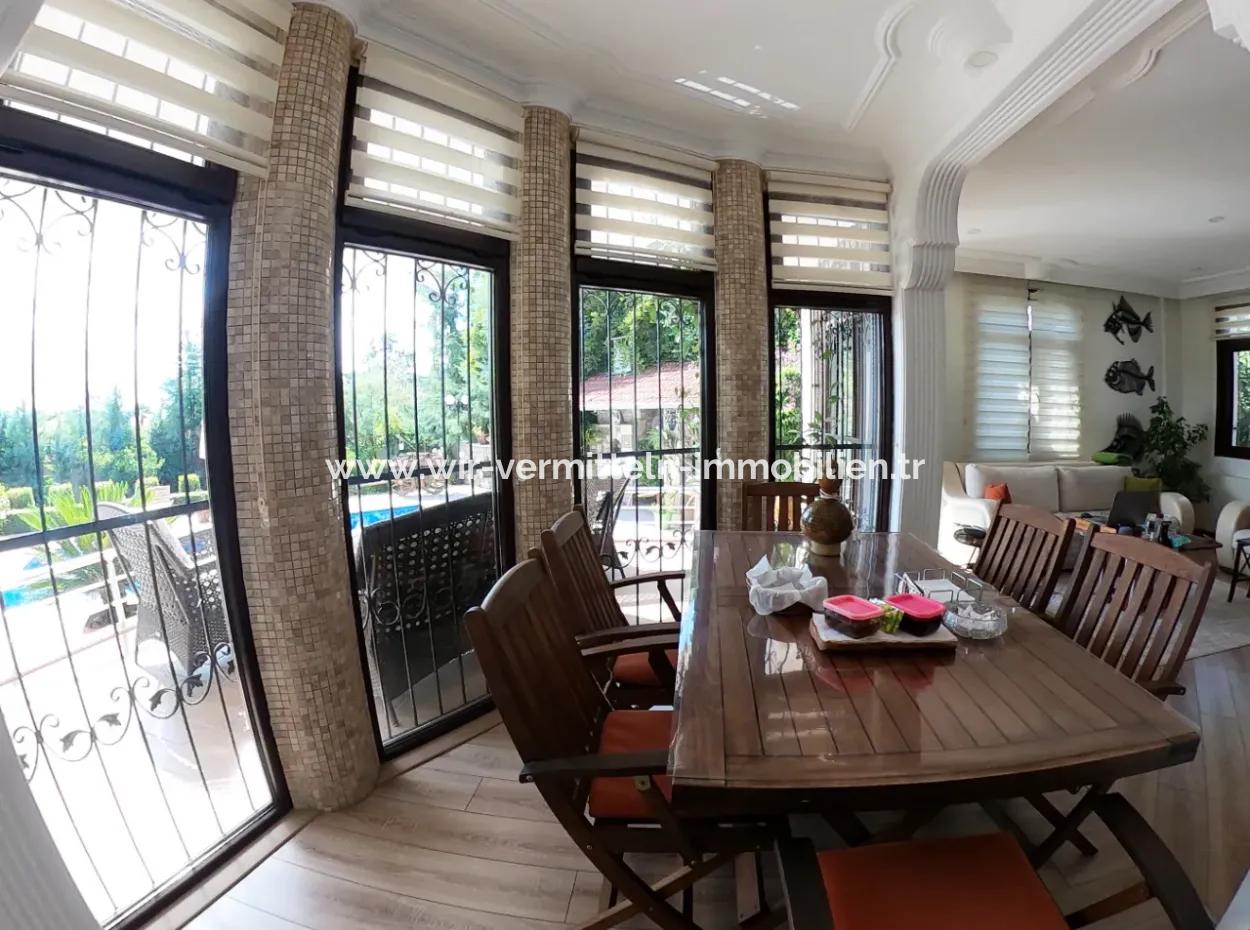 Luxury Villa With Pool In 1458 M² Land For Sale In Köyceğiz
