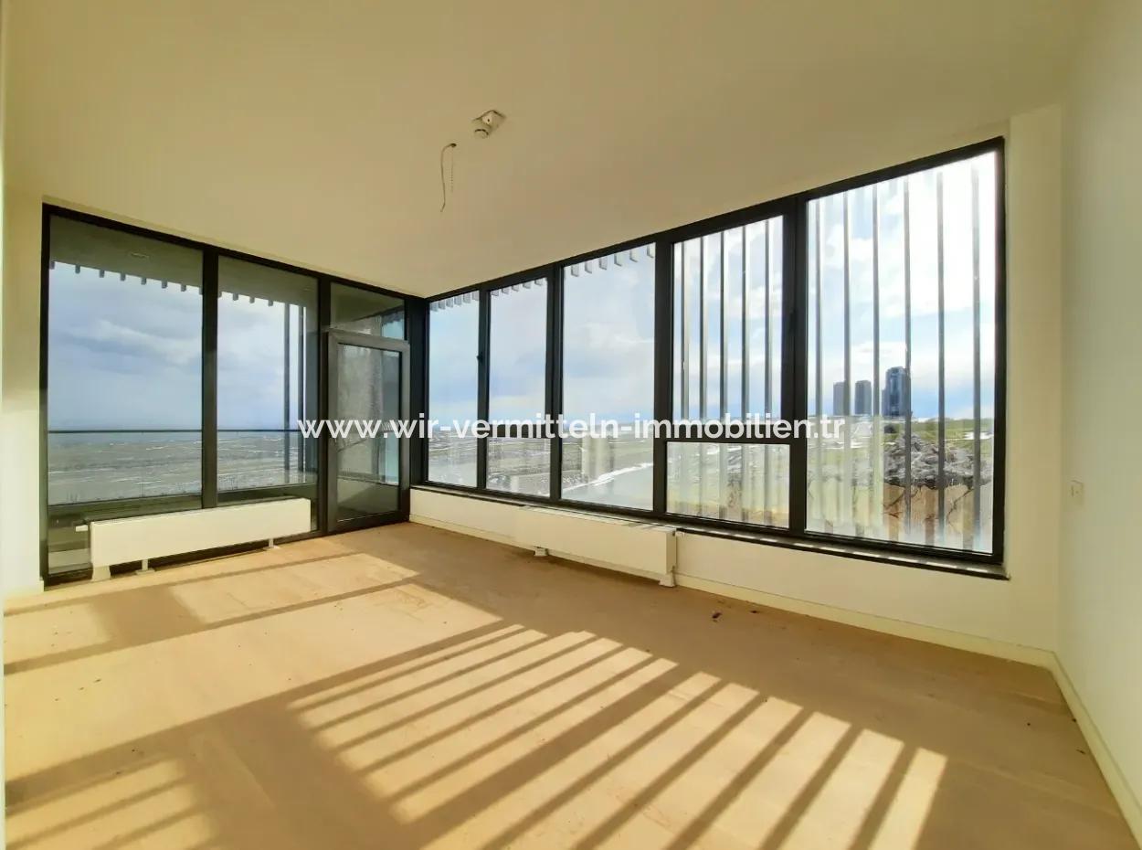 5,5+1 Duplex 2Th Floor Tenantless Apartment With Landscape View For Sale In İncek Loft Complex