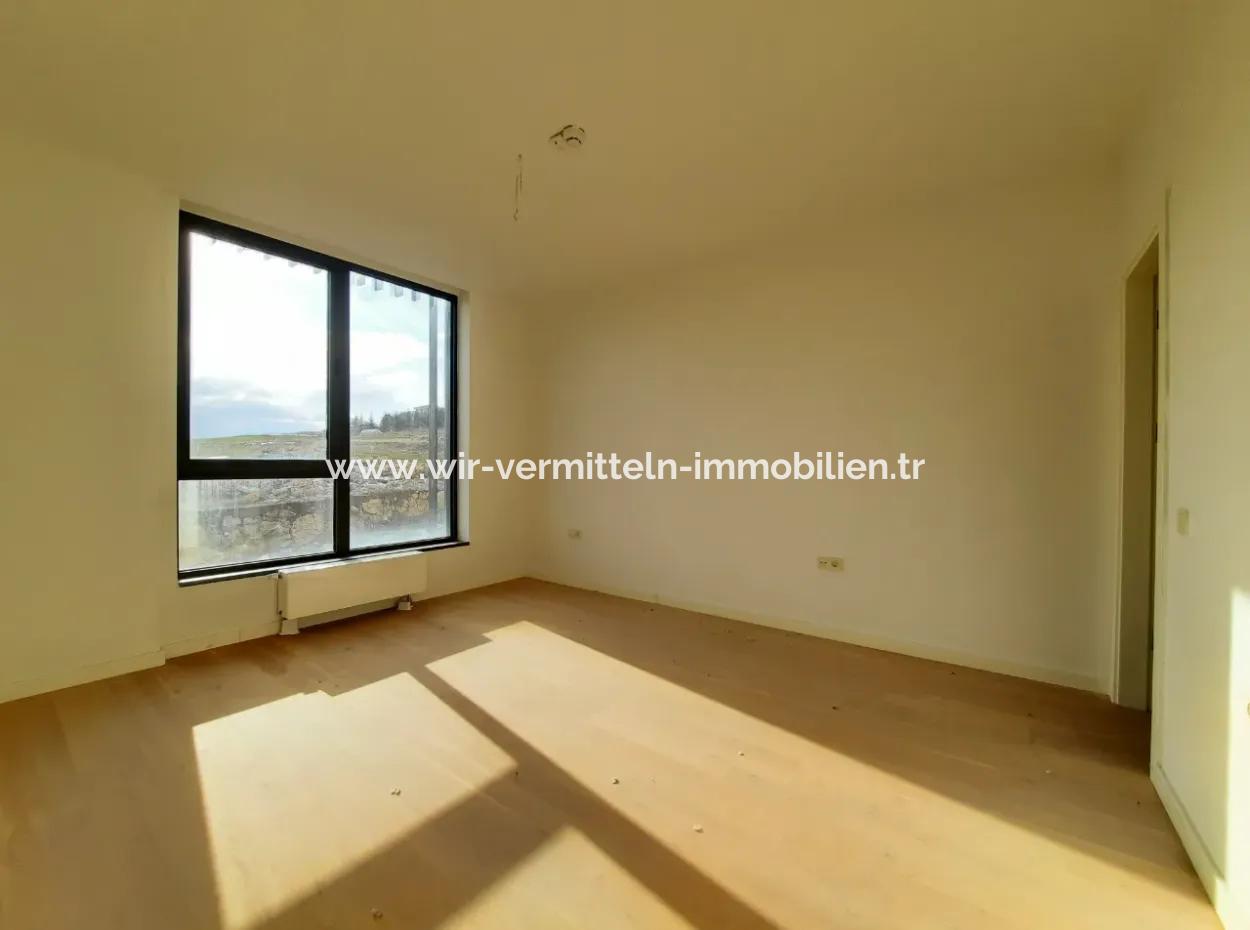5,5+1 Duplex 2Th Floor Tenantless Apartment With Landscape View For Sale In İncek Loft Complex