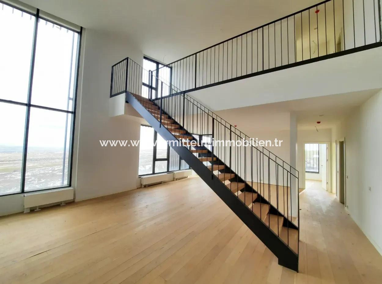5,5+1 Duplex 2Th Floor Tenantless Apartment With Landscape View For Sale In İncek Loft Complex