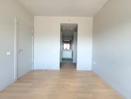 Empty İncek Loft 1+1  11Th Floor Apartment With Lake View For Rent