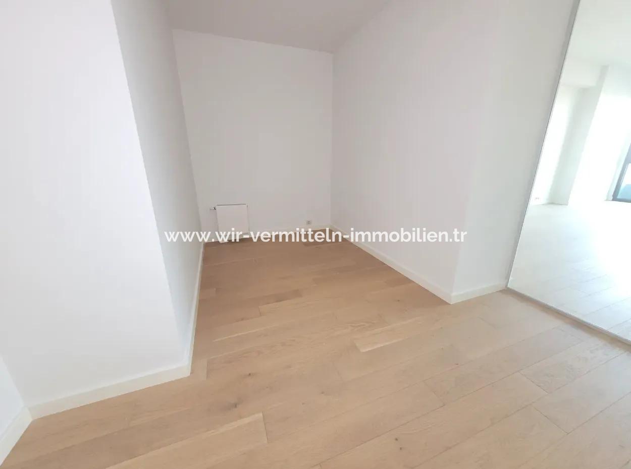 Boş Krediye Uygun İncek Loft Satılık 2,5+1 Peyzaj Manzaralı 1.Kat Daire