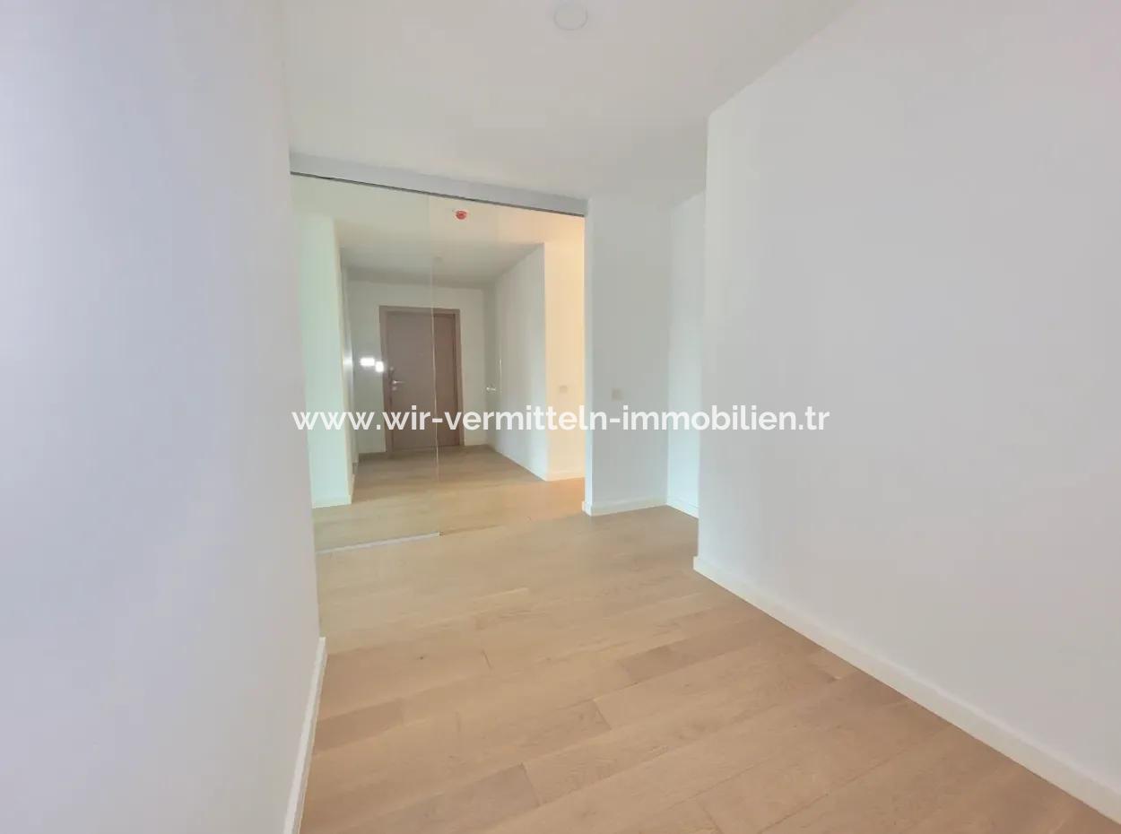 Boş Krediye Uygun İncek Loft Satılık 2,5+1 Peyzaj Manzaralı 1.Kat Daire