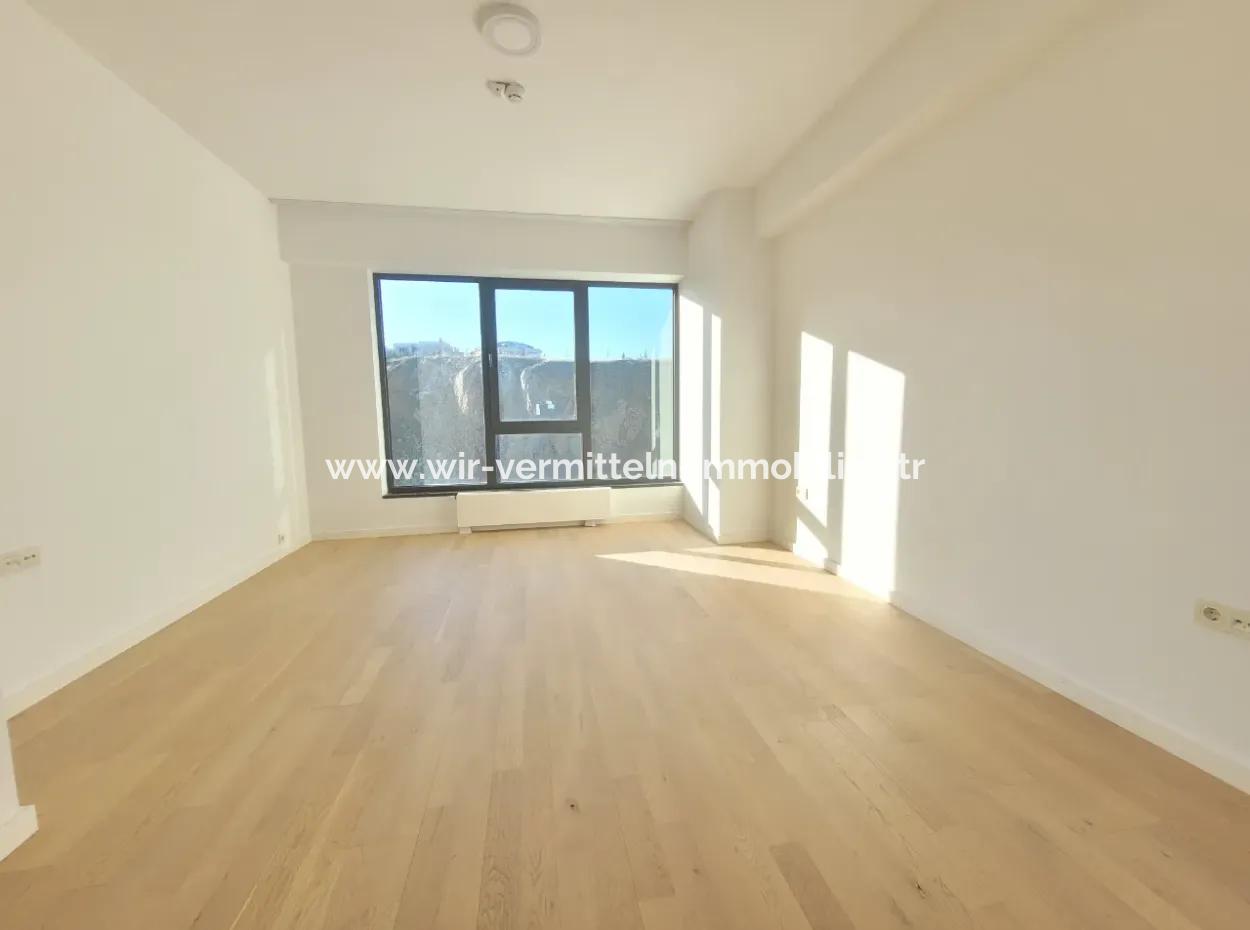 İncek Loft Satılık 2,5+1 Peyzaj Manzaralı Kiracısız 3.Kat Daire