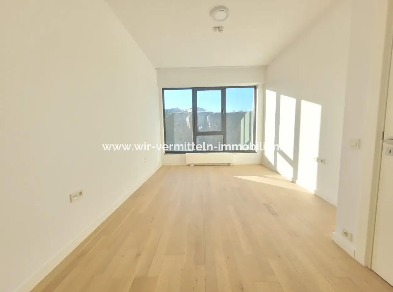 Boş Krediye Uygun İncek Loft Satılık 2,5+1 Peyzaj Manzaralı Kiracısız 2.Kat Daire