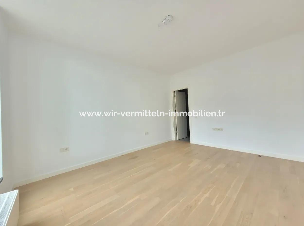 İncek Loft Satılık  5,5+1 Dubleks Peysaj Manzaralı 5.Kat Kiracısız Daire