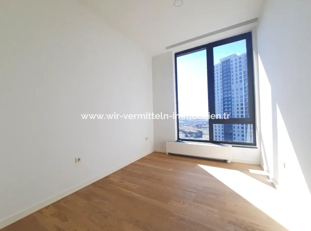 İncek Loft Satılık  4+1  Göl Manzaralı Kiracısız 20.Kat Daire