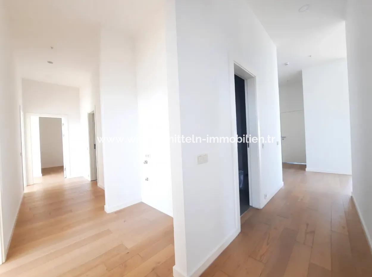 İncek Loft Satılık  4+1  Göl Manzaralı Kiracısız 20.Kat Daire