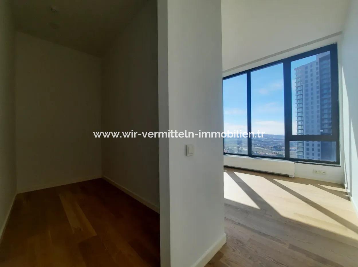 İncek Loft Satılık  4+1  Göl Manzaralı Kiracısız 20.Kat Daire