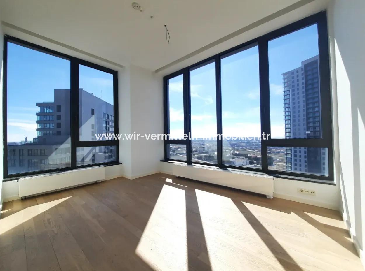 İncek Loft Satılık  4+1  Göl Manzaralı Kiracısız 20.Kat Daire