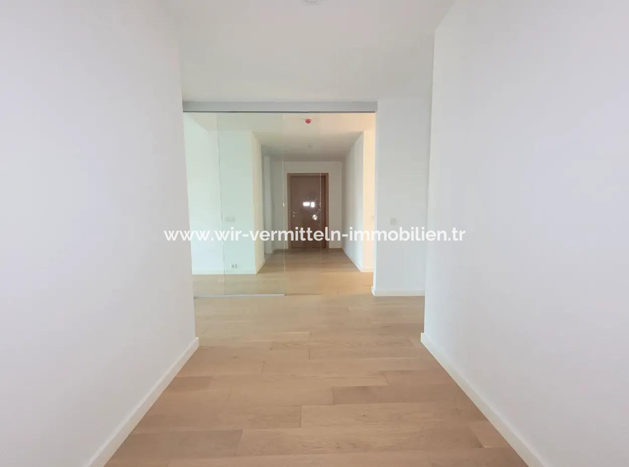 İncek Loft Satılık 2,5+1 Peyzaj Manzaralı 1.Kat Daire