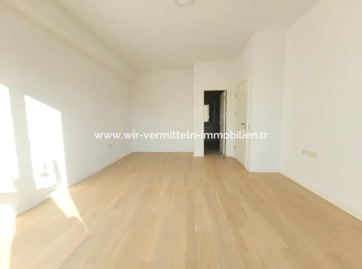 İncek Loft Satılık 2,5+1 Peyzaj Manzaralı 1.Kat Daire