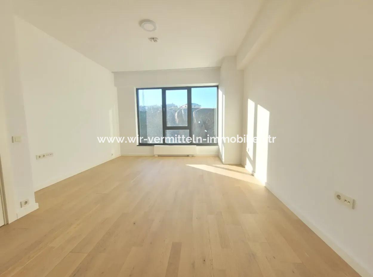 İncek Loft Satılık 2,5+1 Peyzaj Manzaralı 1.Kat Daire