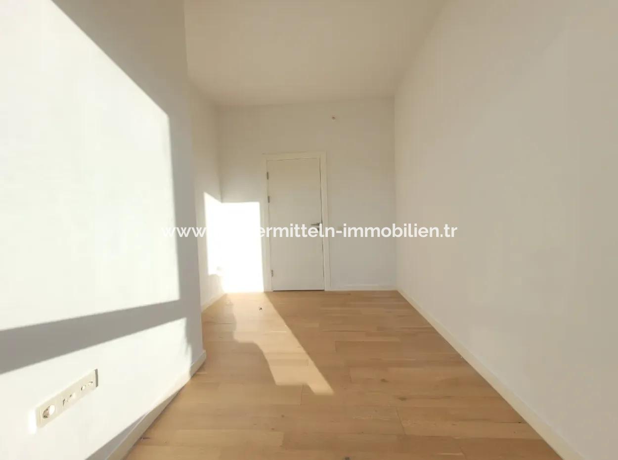 Kiracısız İncek Loft Satılık Teraslı  3+1 Şehir Manzaralı 4.Kat Daire