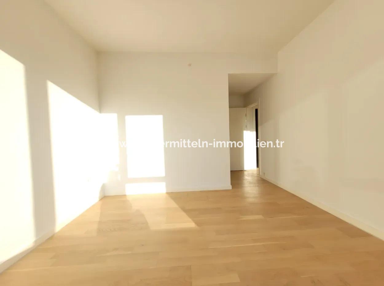 Kiracısız İncek Loft Satılık Teraslı  3+1 Şehir Manzaralı 4.Kat Daire