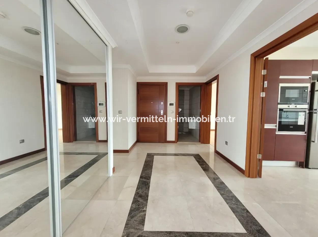 Boş İncek Nata'da Satılık 4+1 207 M²  Göl Manzaralı Daire