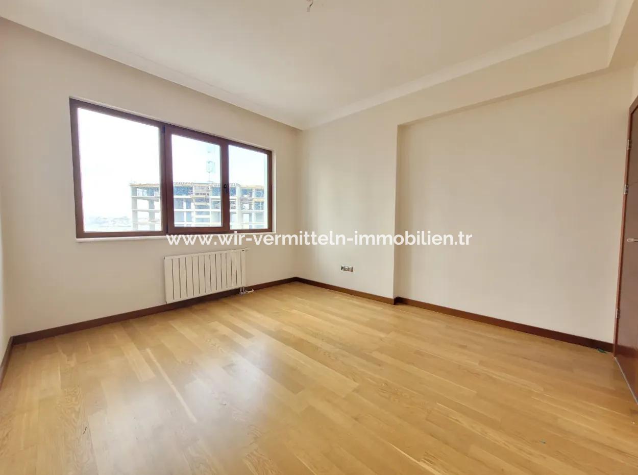 Boş İncek Nata'da Satılık 4+1 207 M²  Göl Manzaralı Daire