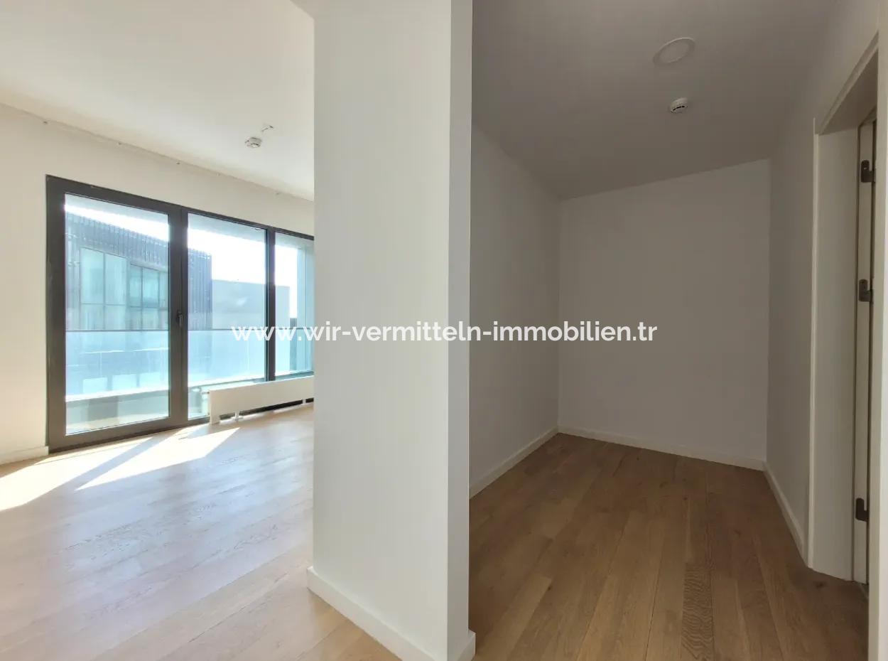 Boş İncek Loft Satılık Teraslı  3+1 110 M² Mogan Manzaralı Daire
