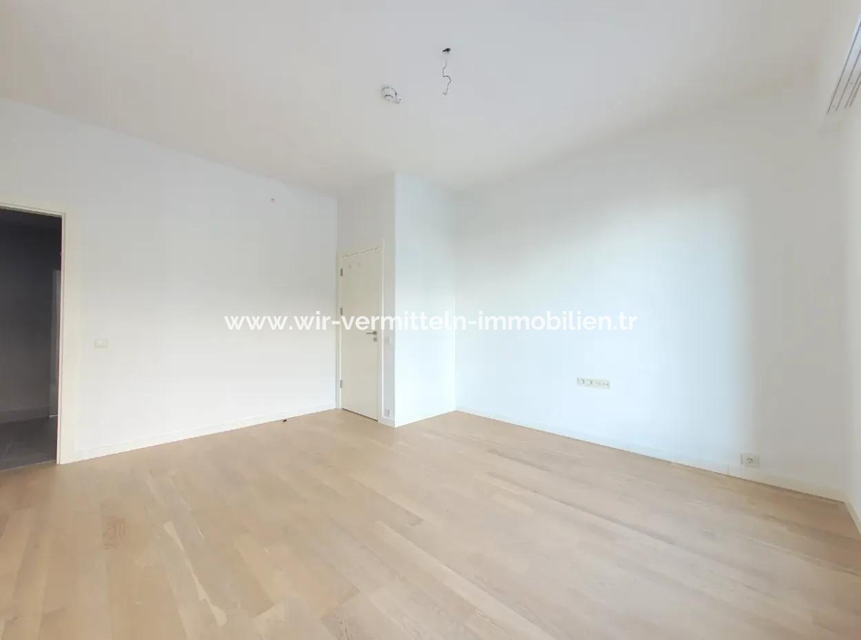 Boş İncek Loft Satılık 3+1 Bahçe Dubleksi Şehir Manzaralı Daire