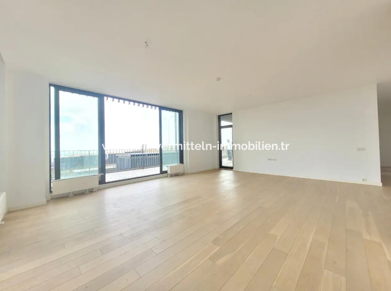 Boş İncek Loft Satılık  Teraslı 4+1  Mogan Manzaralı 146 M² 1.Kat Daire
