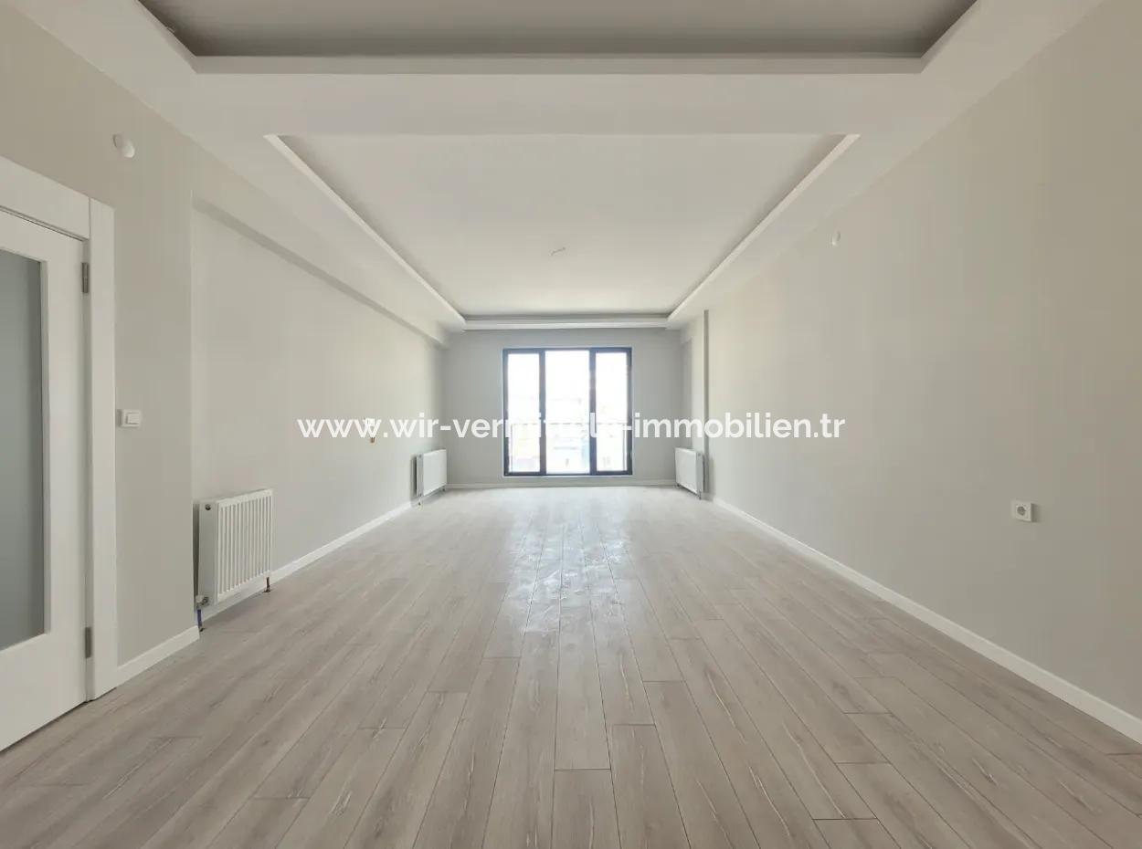 Vatandaşlığa Uygun Ankara Gölbaşı Bahçelievler Mah. 200 M ² Park Manzaralı Arakat Lüks Satılık Daire