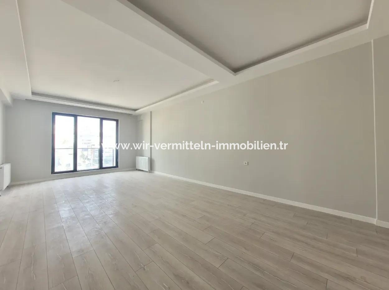 Vatandaşlığa Uygun Ankara Gölbaşı Bahçelievler Mah. 200 M ² Park Manzaralı Arakat Lüks Satılık Daire