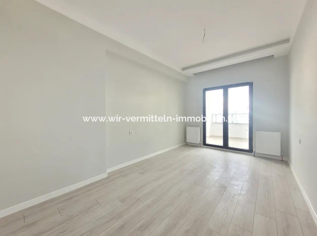 Vatandaşlığa Uygun Ankara Gölbaşı Bahçelievler Mah. 200 M ² Park Manzaralı Arakat Lüks Satılık Daire