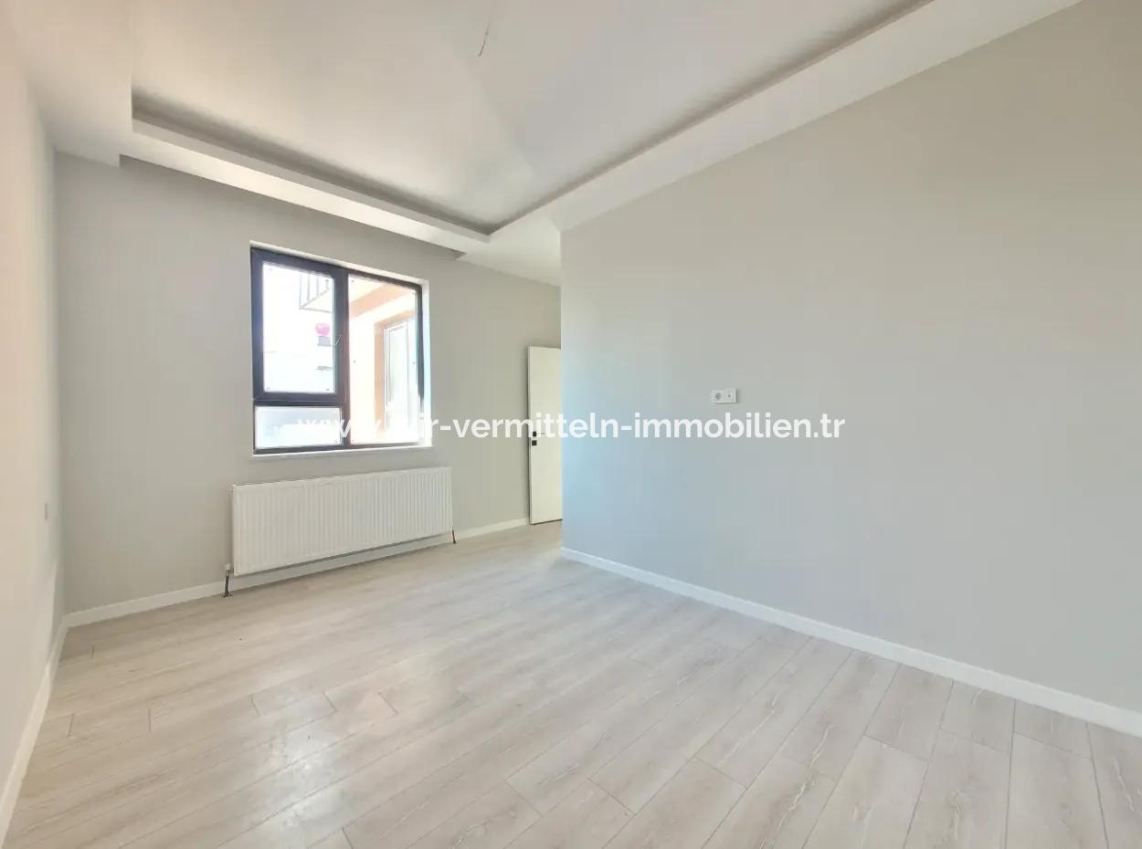 Vatandaşlığa Uygun Ankara Gölbaşı Bahçelievler Mah. 200 M ² Park Manzaralı Arakat Lüks Satılık Daire